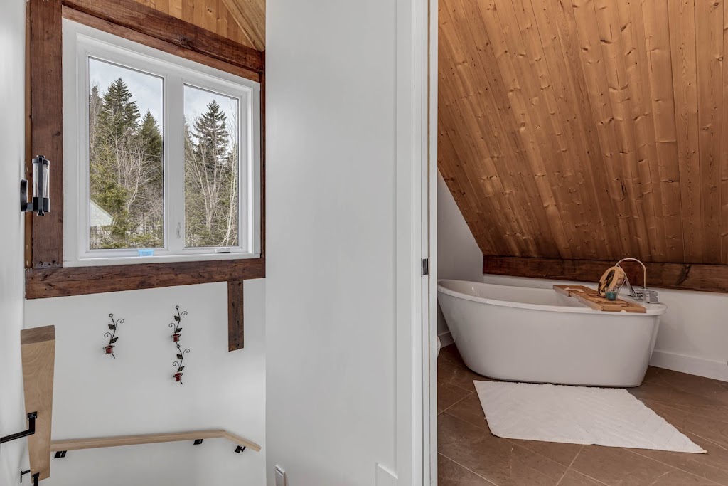 Villa du Lac Poulin | 36 Chem. Fleming, Lac-Beauport, QC G3B 0E3, Canada | Phone: (418) 573-0646