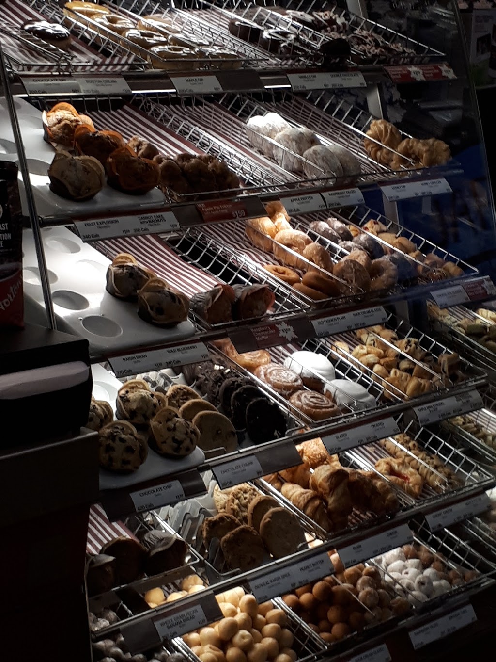 Tim Hortons | 221 RCAF Rd Building 2210, Trenton, ON K8V 5P8, Canada | Phone: (613) 965-0555