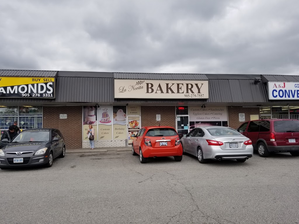 La Novita Bakery | 25 John St, Mississauga, ON L5A 1Y5, Canada | Phone: (905) 279-7557