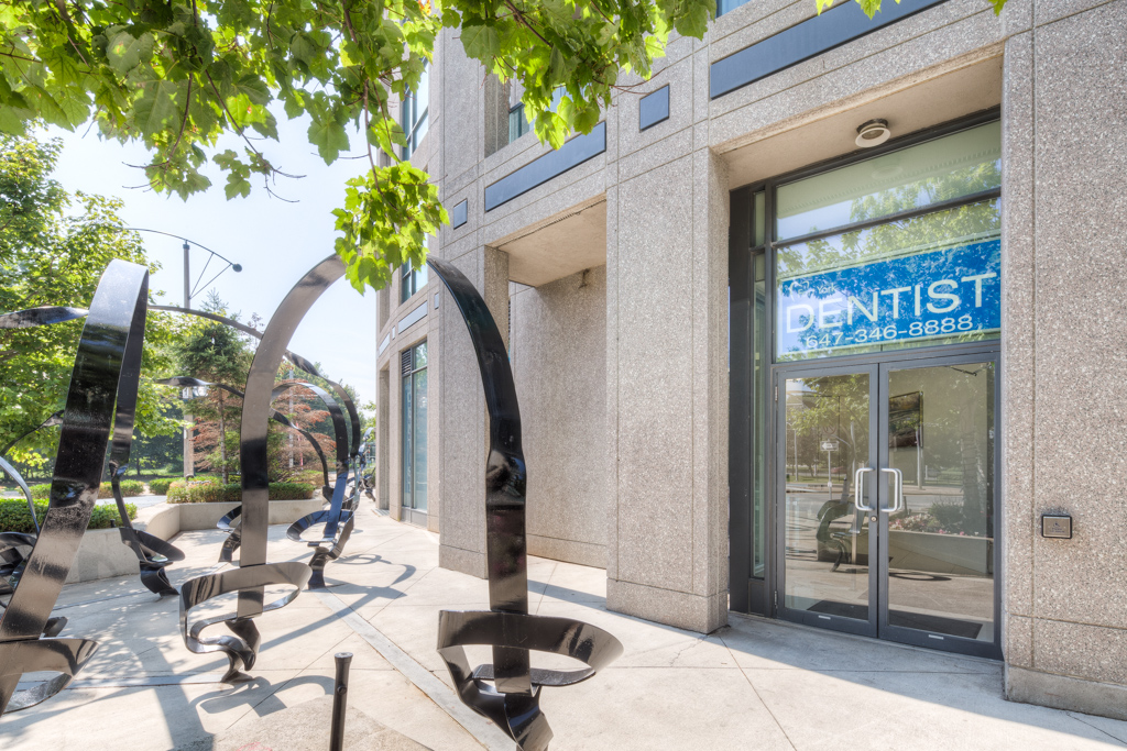 Fort York Dentist Clinic | 219 Fort York Blvd #107, Toronto, ON M5V 1B1, Canada | Phone: (647) 346-8888