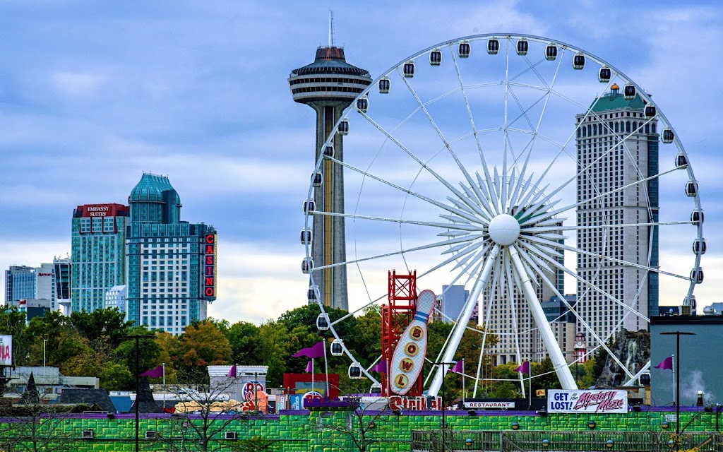 Fallsview Indoor Waterpark | 5685 Falls Ave, Niagara Falls, ON L2E 6W7, Canada | Phone: (905) 374-4444