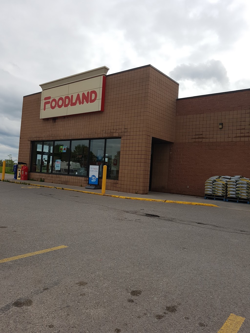 Foodland - Ennismore | 476 Robinson Rd, Peterborough, ON K9J 6X2, Canada | Phone: (705) 292-6719