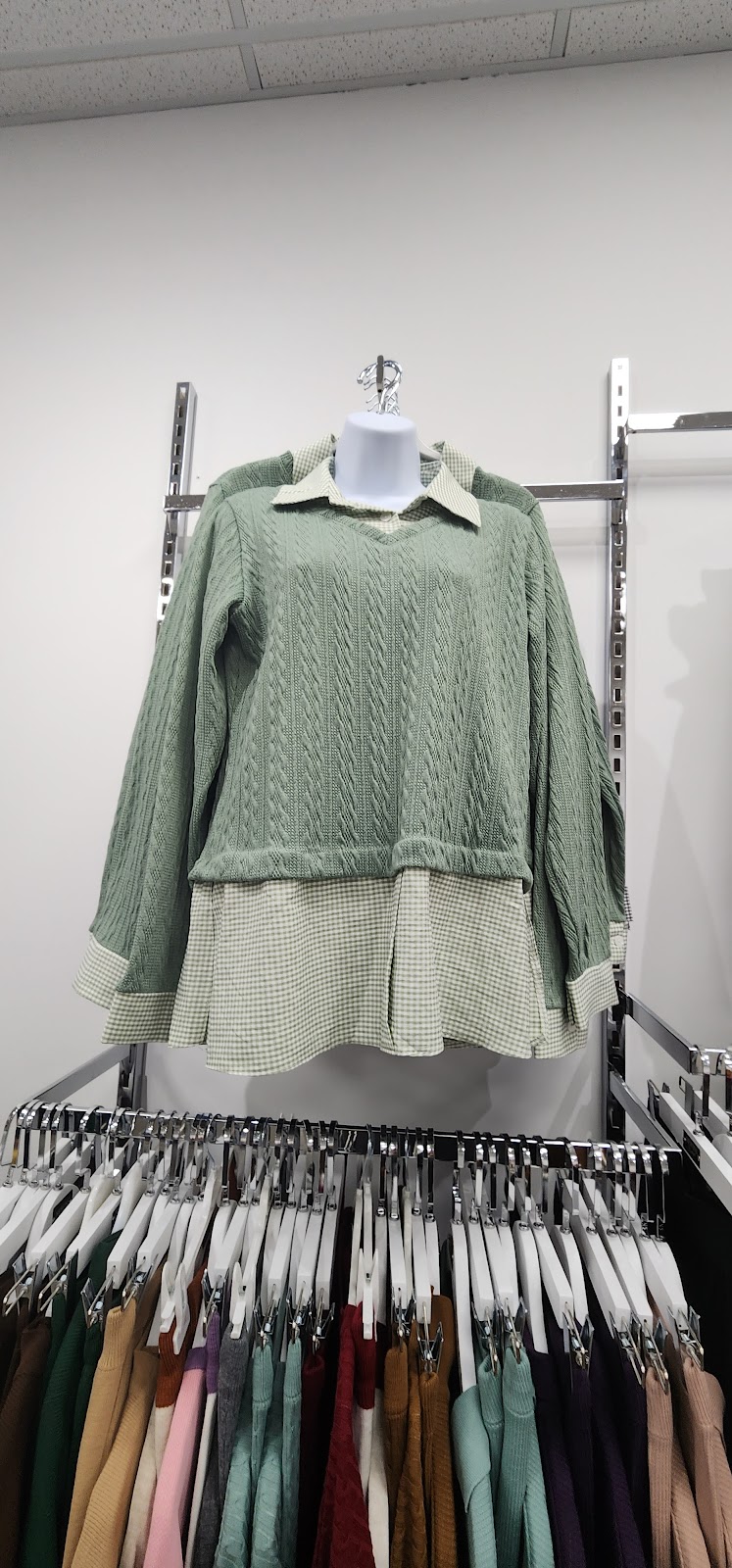 Newins Boutique | 3049 Carling Ave, Ottawa, ON K2B 7K3, Canada | Phone: (514) 659-3025