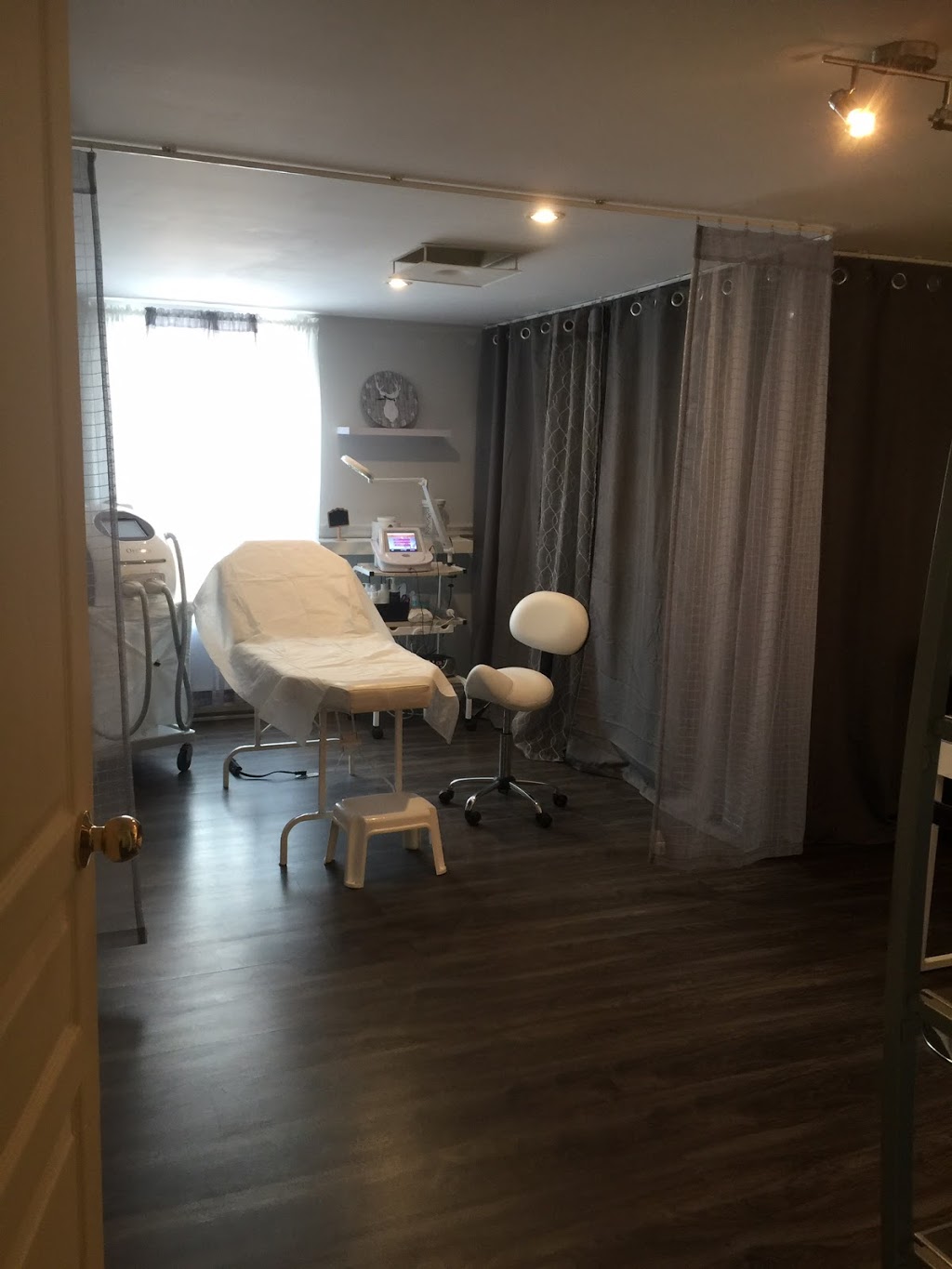 Soins Dermis Épilation&Esthétique | 130 Rue Saint-Jean, Drummondville, QC J2B 5K8, Canada | Phone: (819) 818-3393