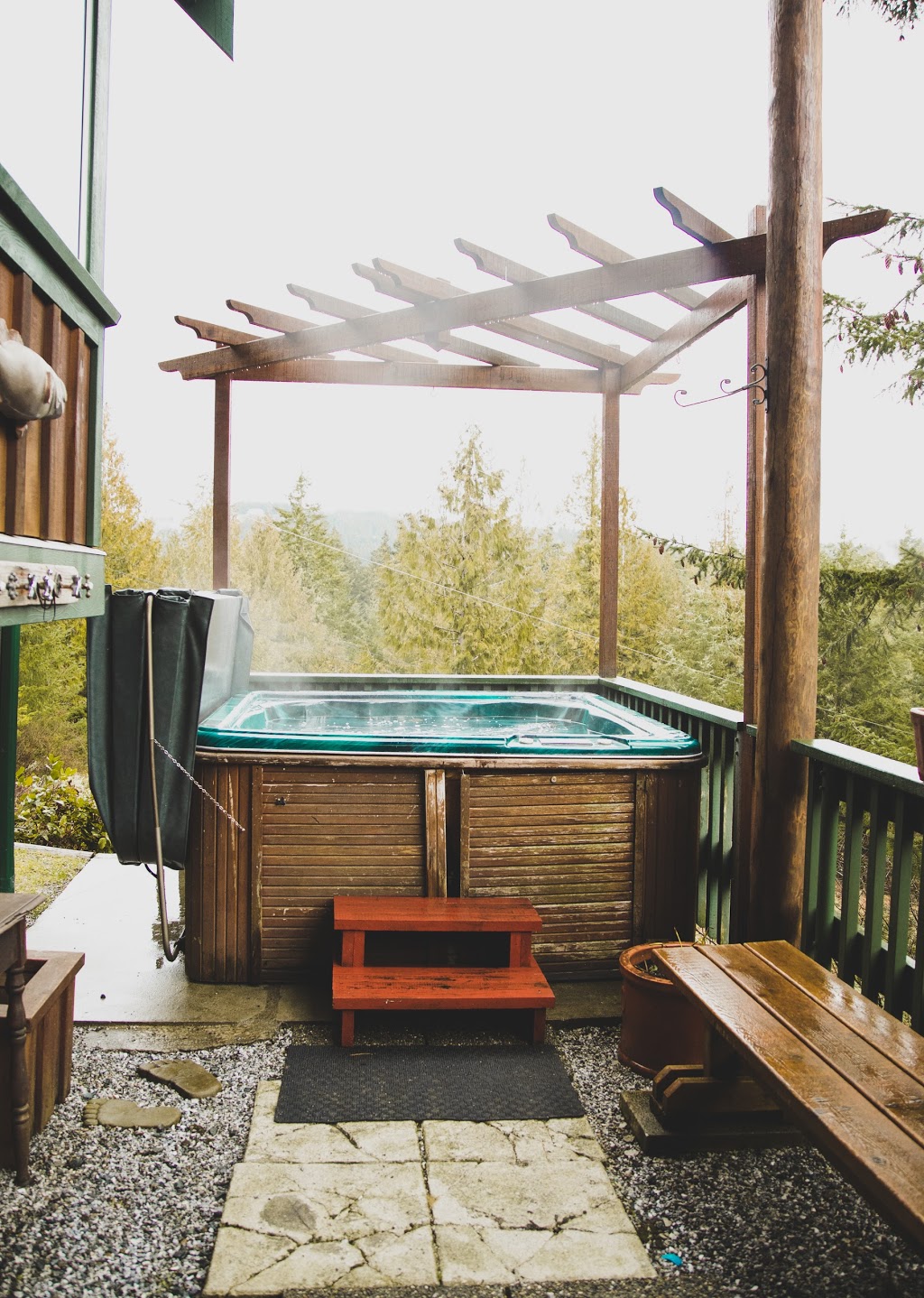 Matheson Lake Guest House | 1115 Matheson Lake Park Rd, Victoria, BC V9C 4G9, Canada | Phone: (250) 480-6746