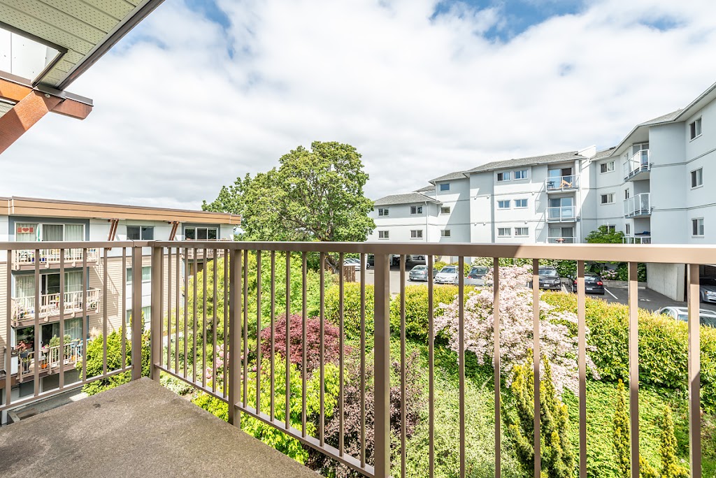 Lord Harley Apartments | 3220 Quadra St, Victoria, BC V8X 1G4, Canada | Phone: (250) 410-1781