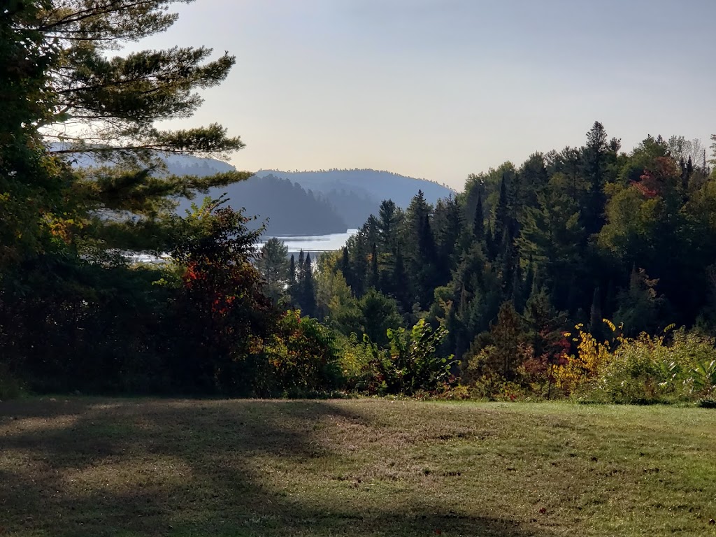 Cascades Club | 100 Chem. de la Rivière, Chelsea, QC J9B 2M6, Canada | Phone: (819) 827-0684