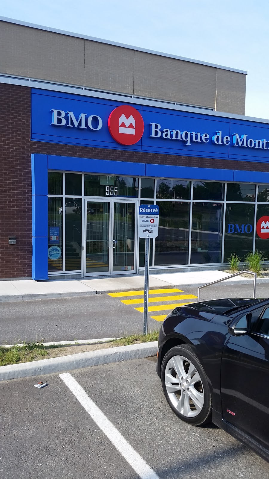 BMO Banque de Montréal | atm | 955 Rue King E, Sherbrooke, QC J1G 1E3, Canada | 8198225165 OR +1 819-822-5165
