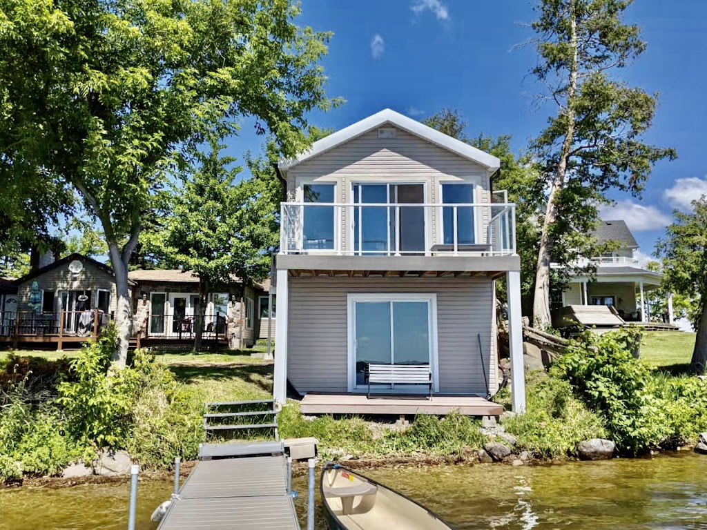 Annies Lakefront Cottage | 112 Starr Blvd, Little Britain, ON K0M 2C0, Canada | Phone: (647) 686-9288