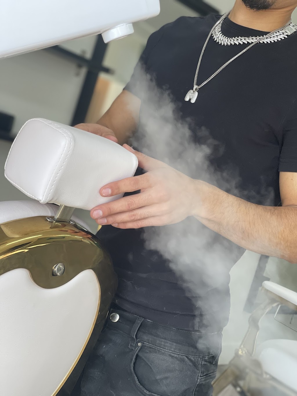 L’Atelier Alayes barbershop | 328 Bd du Curé-Labelle, Fabreville, QC H7P 2P1, Canada | Phone: (514) 884-3484
