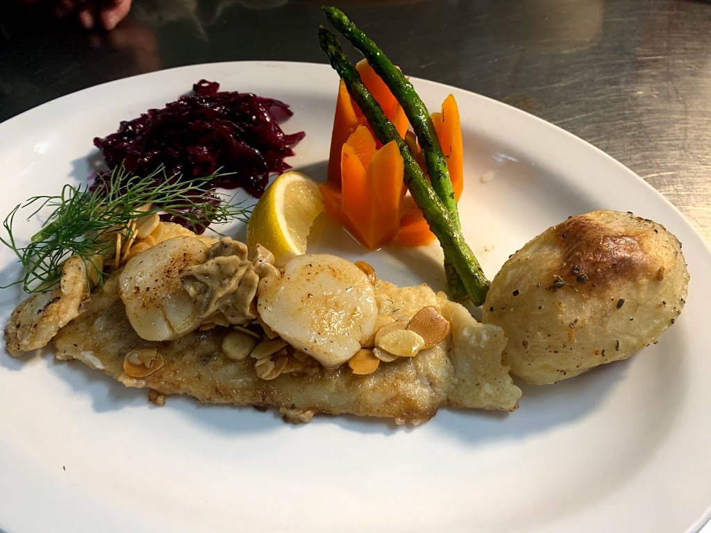Hôtel du Capitaine | 3031 Chemin des Coudriers, La Baleine, QC G0A 2A0, Canada | Phone: (888) 520-2242