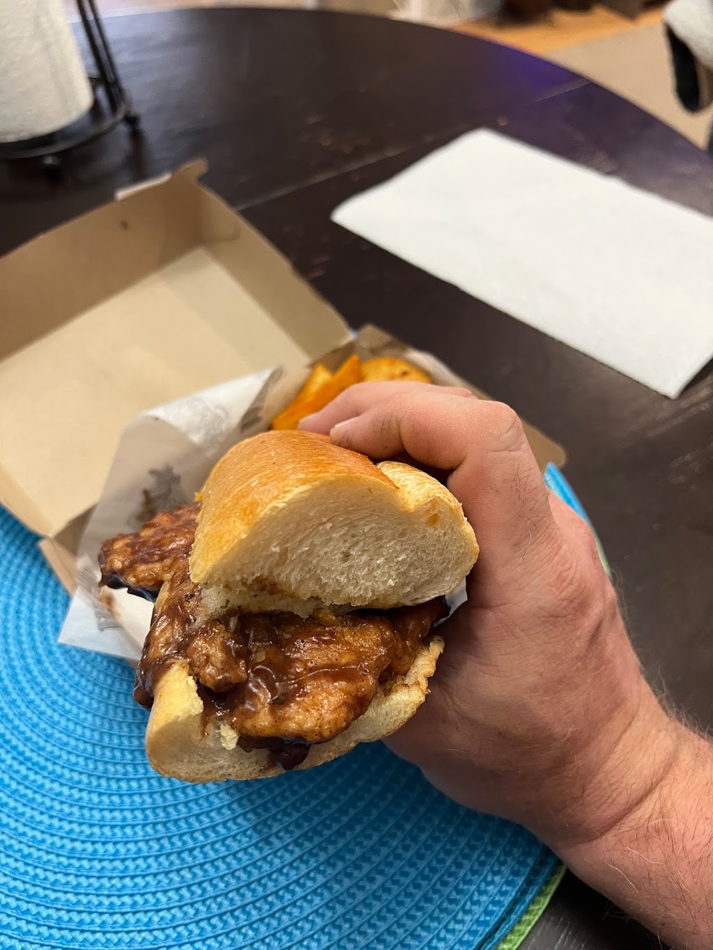 WingsUp! London - Wellington | 879 Wellington Rd, London, ON N6E 3N5, Canada | Phone: (226) 270-3773