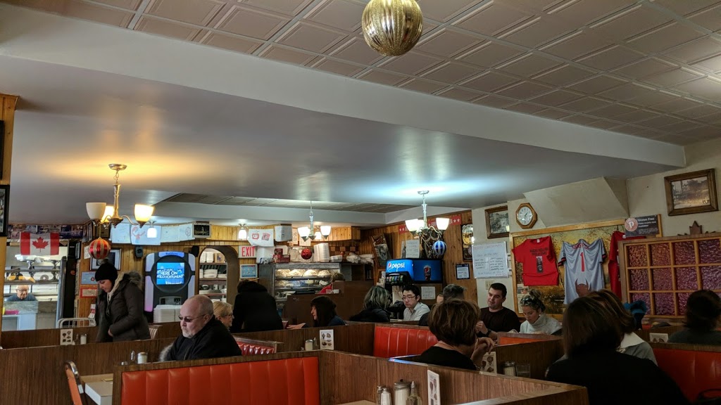 Louis Pizza | 181 McArthur Ave, Vanier, ON K1L 6P9, Canada | Phone: (613) 741-0724