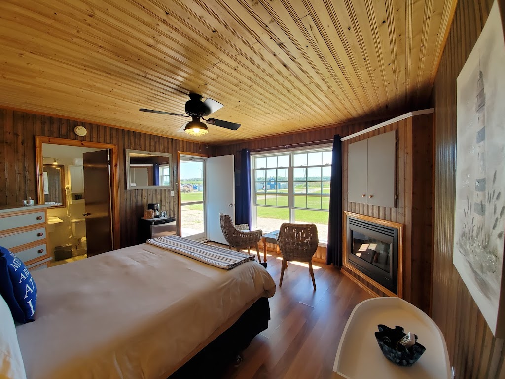 Sirens Beach Motel | 7 Cape Rd, North Lake, PE C0A 2B0, Canada | Phone: (902) 357-2228