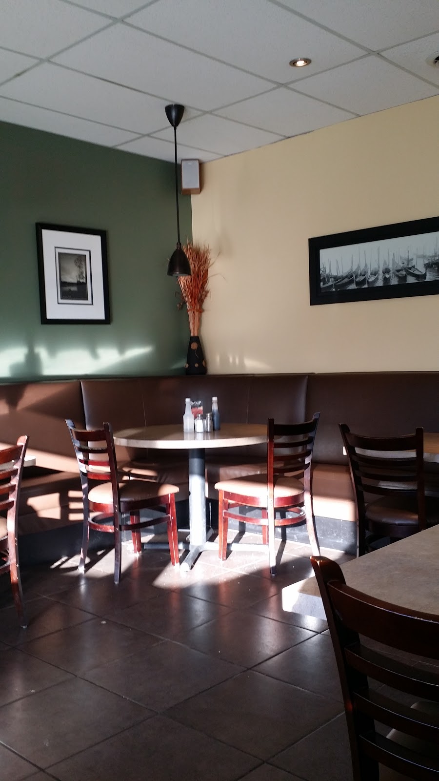 Stanleys | 67 Baldwin St N, Whitby, ON L1M 1A3, Canada | Phone: (905) 655-5544