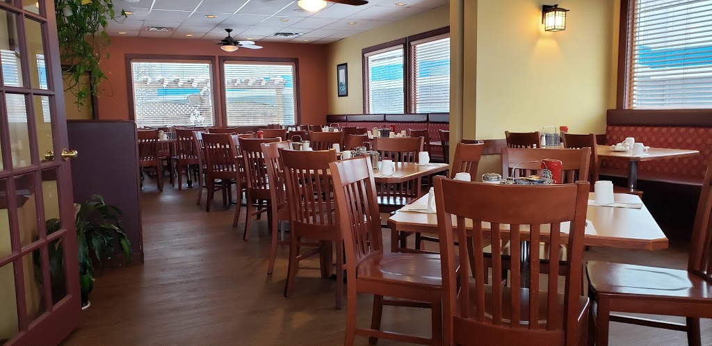 Smittys Family Restaurant | 545 Island Hwy E, Parksville, BC V9P 1T5, Canada | Phone: (250) 248-2432