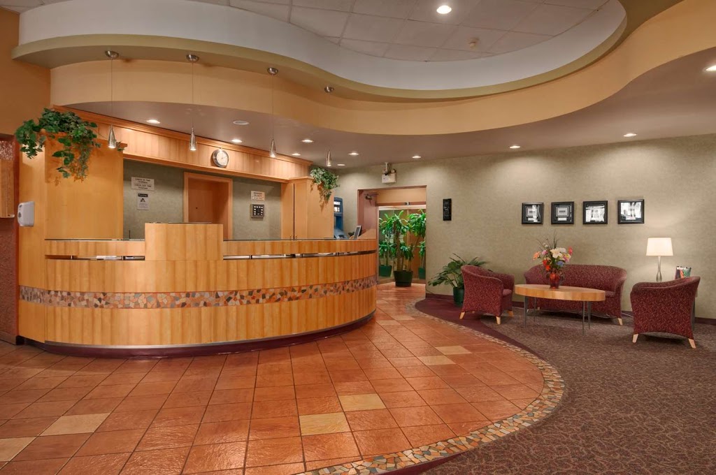 Travelodge by Wyndham Winnipeg East | 20 Alpine Ave, Winnipeg, MB R2M 0Y5, Canada | Phone: (204) 255-6000