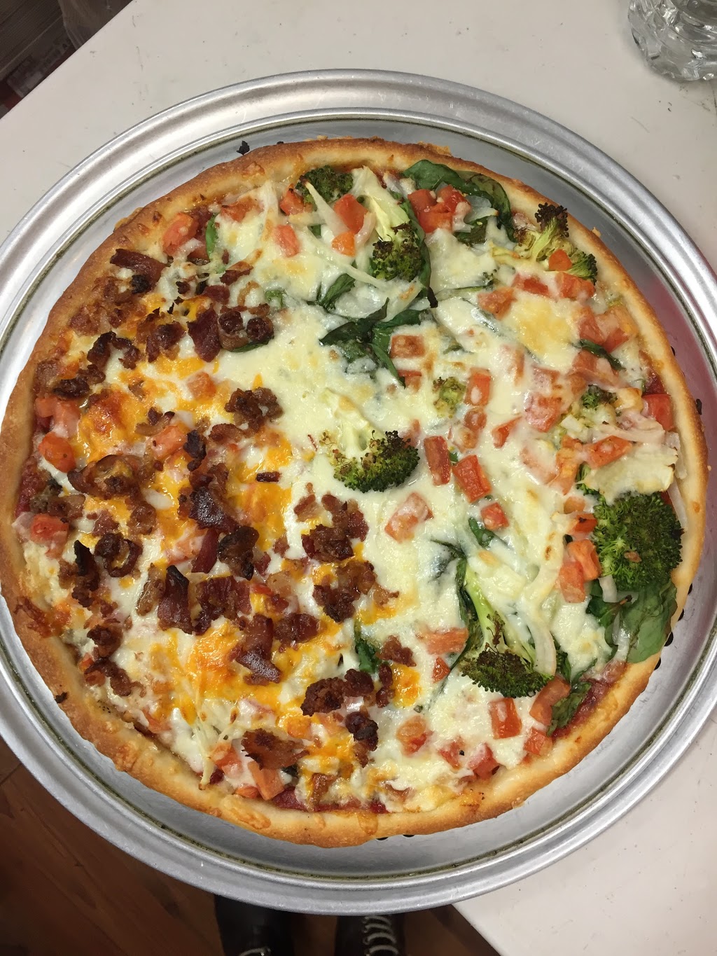 Sarpinos Pizzeria | 2750 Shawnigan Lake Rd #102, Shawnigan Lake, BC V0R 2W0, Canada | Phone: (250) 743-1110