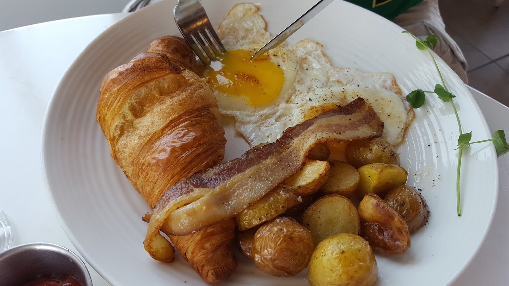 Cafe Francais | 425 Victoria Ave E #1, Regina, SK S4N 0N8, Canada | Phone: (306) 757-2233