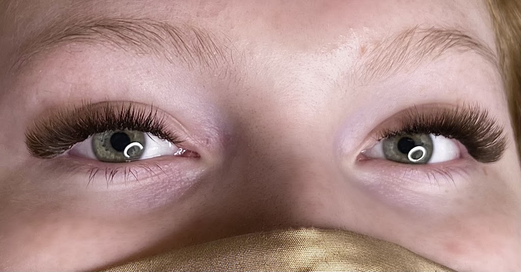 Best Lashes YEG | 1828 Tomlinson Crescent NW, Edmonton, AB T6R 2T4, Canada | Phone: (780) 700-9184