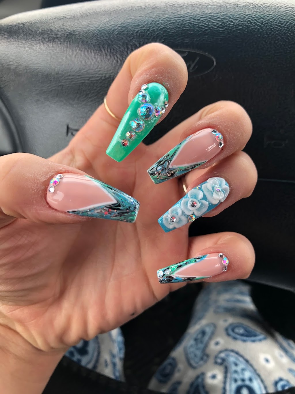 Halee Nails | 550 Clareview Rd NW, Edmonton, AB T5A 4H2, Canada | Phone: (780) 476-2832