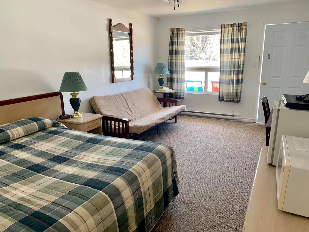 Fundy Rocks Motel | 3471 NB-114, Hopewell Cape, NB E4H 2G5, Canada | Phone: (506) 734-1904