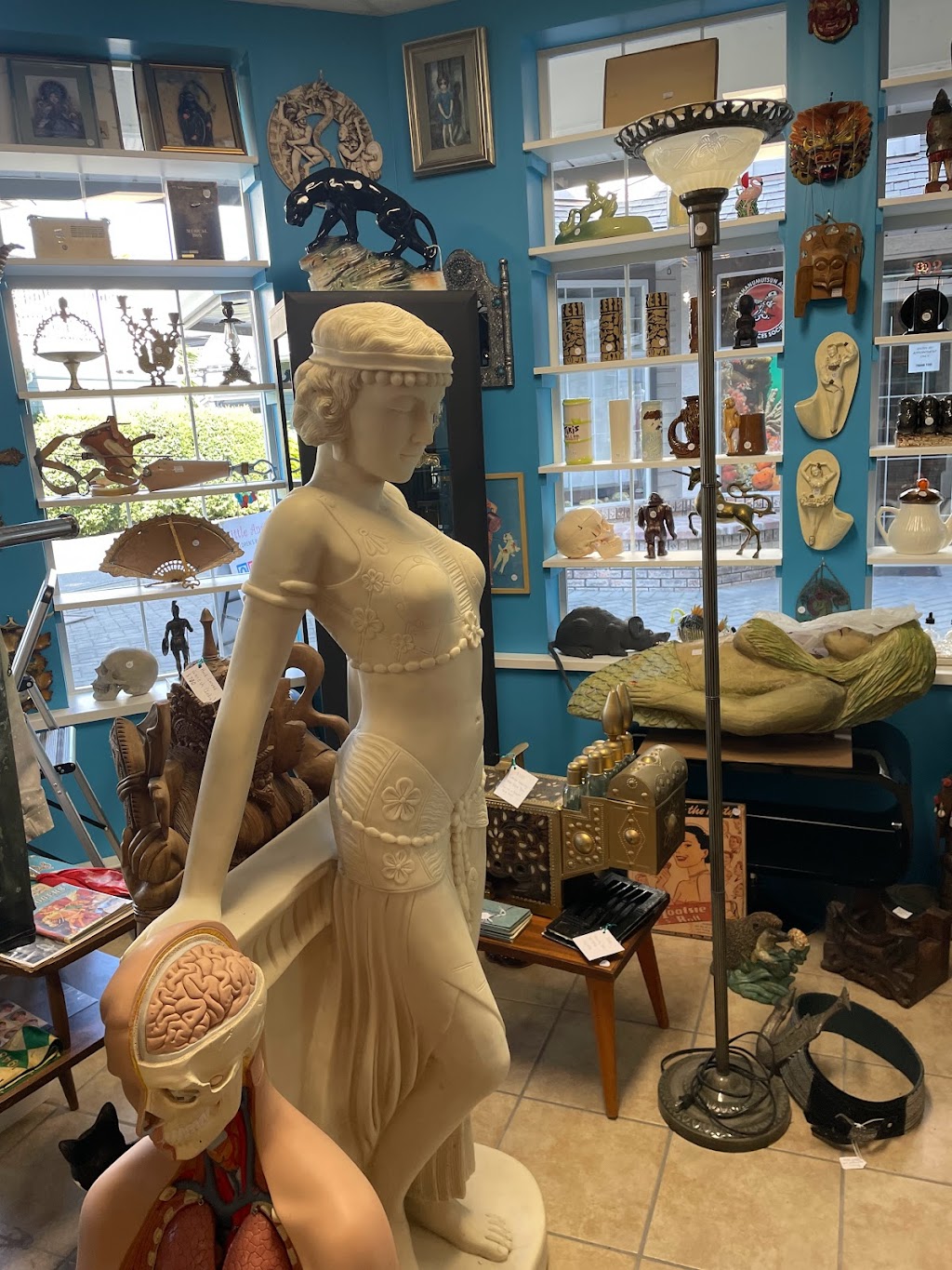 Lost In Time Antiques And Oddities | Box 159, 9844 Croft St #104, Chemainus, BC V0R 1K0, Canada | Phone: (250) 416-0391