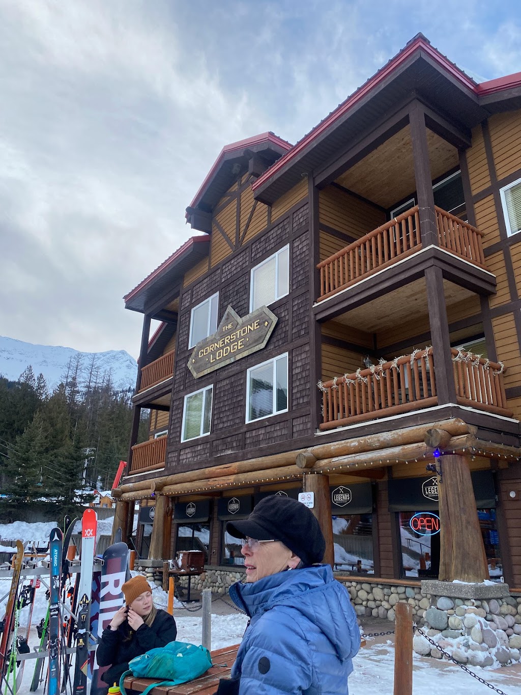 Legends Mountain Eatery | Fernie Alpine Resort, 5343 Fernie Ski Hill Rd, Fernie, BC V0B 1M6, Canada | Phone: (250) 423-2444