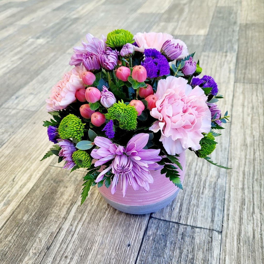 Bradys House Of Flowers | florist | 116 1 Ave NE, Weyburn, SK S4H 0M8, Canada | 3068424011 OR +1 306-842-4011