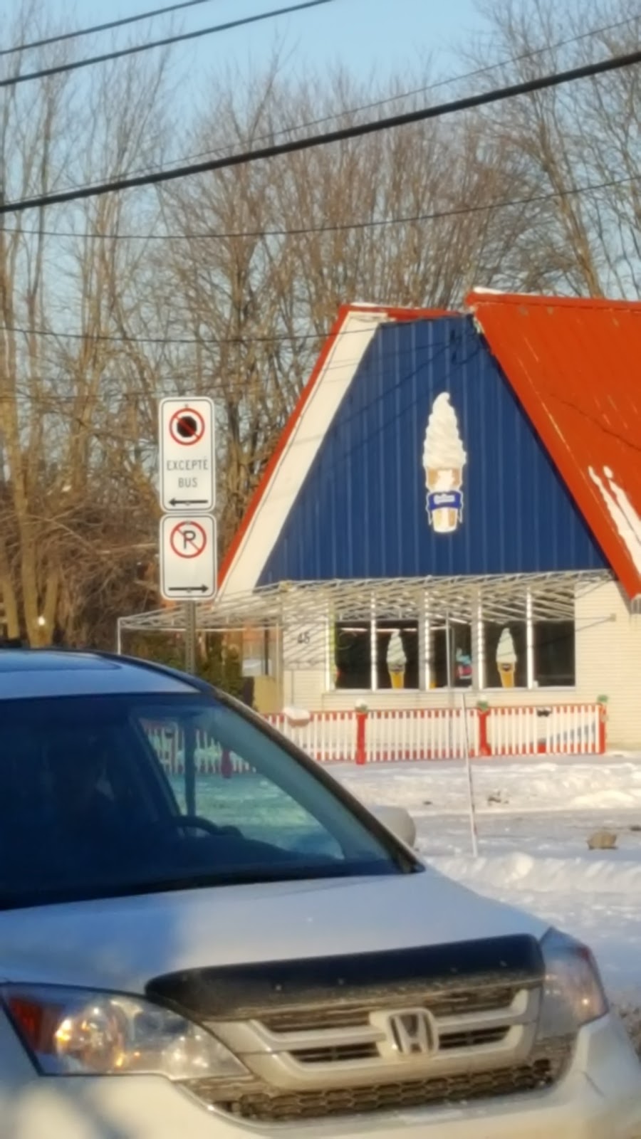 Bar Laitier Les Folleries | 45 Rue Jacques-Cartier S, Saint-Jean-sur-Richelieu, QC J3B 6S2, Canada | Phone: (450) 515-7284