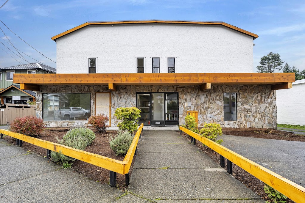 North Shore Manor | 30 N Shore Rd, Lake Cowichan, BC V0R 2G0, Canada | Phone: (250) 686-4800