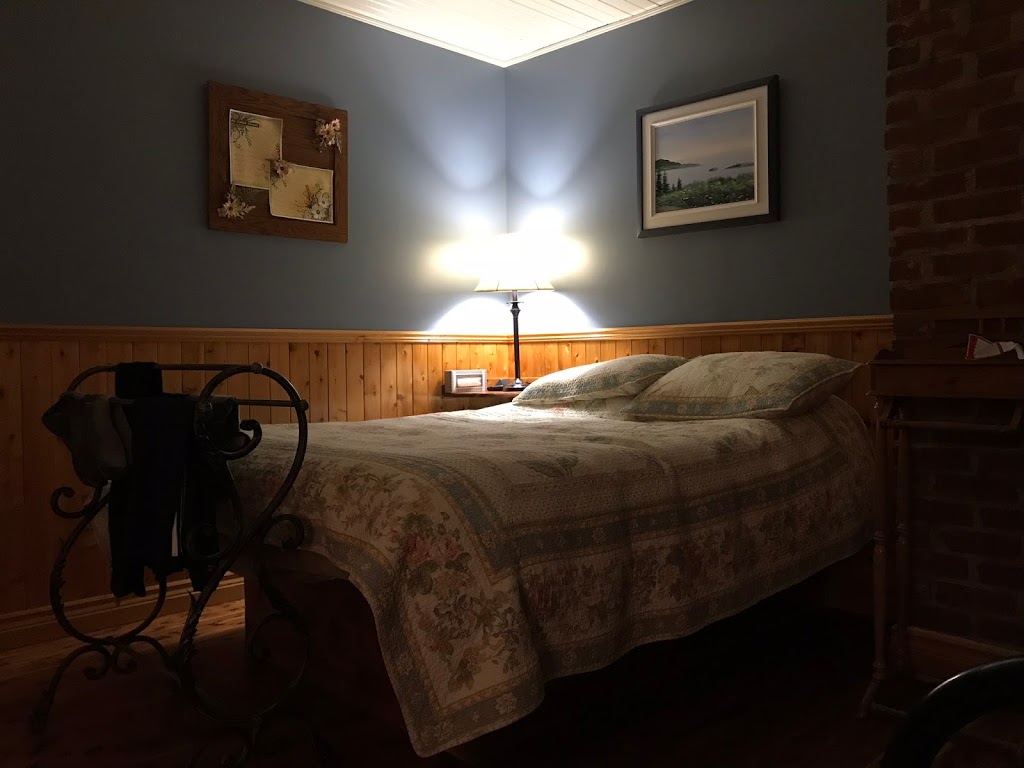 Auberge au Soleil Levant | 499 Rue Principale, Piopolis, QC G0Y 1H0, Canada | Phone: (866) 583-5697