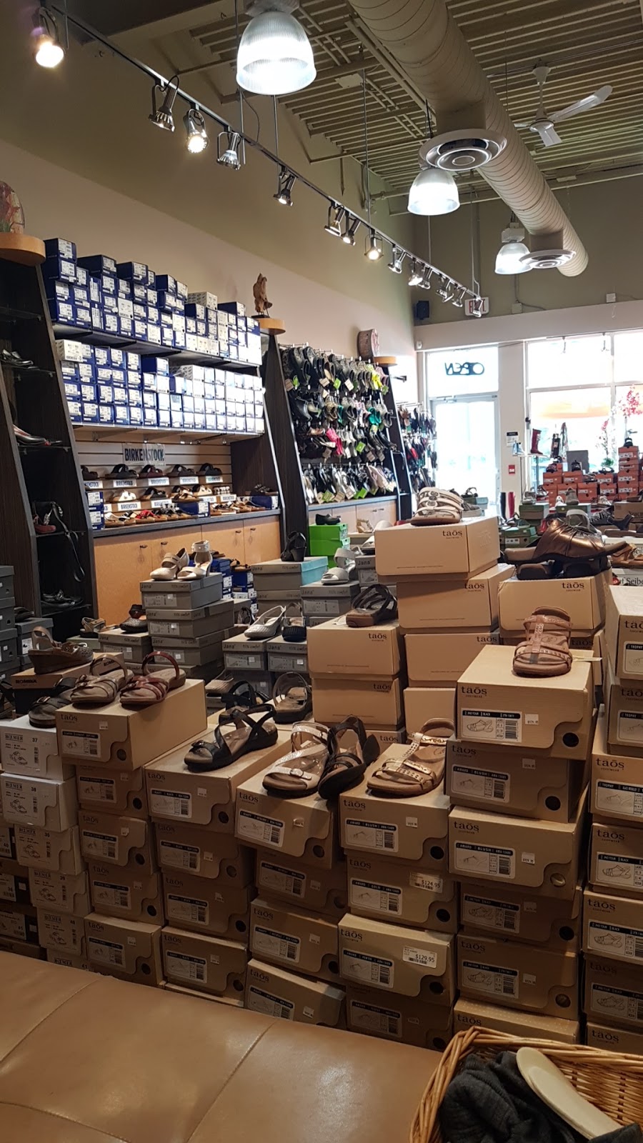 Tanda Shoes | 2727 County Rd 43, Kemptville, ON K0G 1J0, Canada | Phone: (613) 258-6100