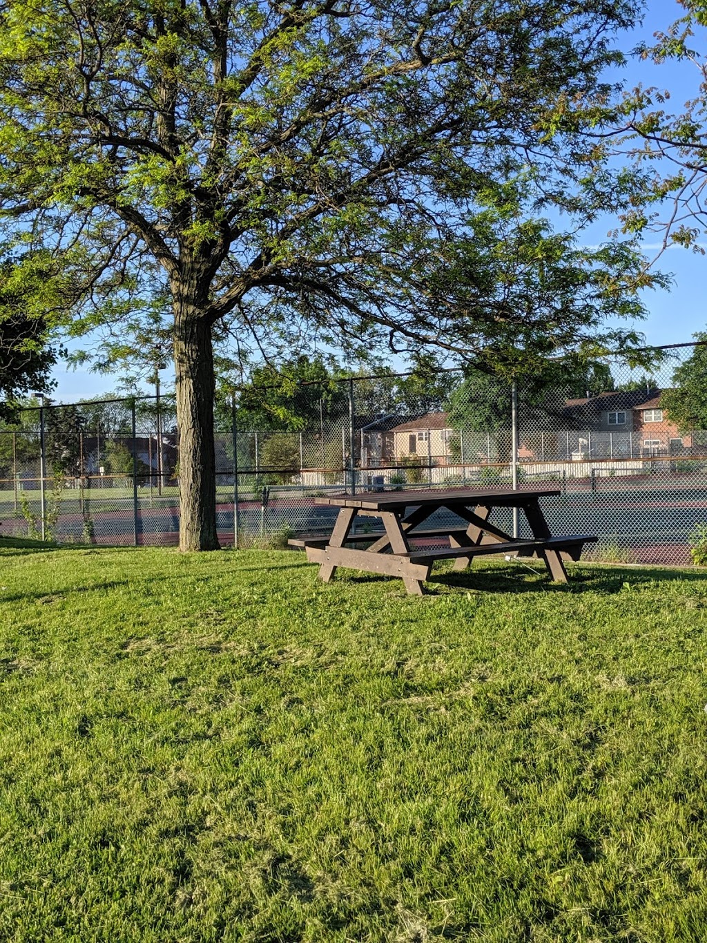 Meadow Green | Streetsville, Mississauga, ON L5N, Canada | Phone: (905) 273-3344