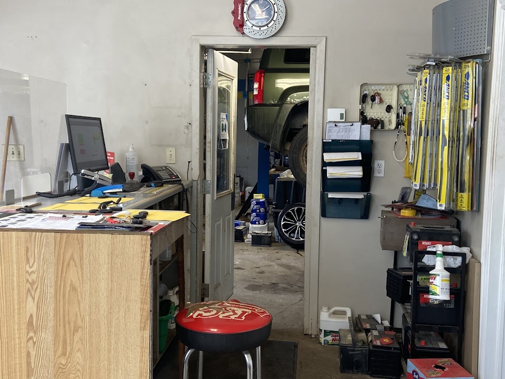 Wiarton Service Centre | 656 Berford St, Wiarton, ON N0H 2T0, Canada | Phone: (519) 534-0630