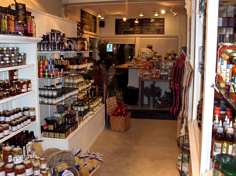Le St-Amour Épicerie Urbaine | 764 Rue de St Jovite, Mont-Tremblant, QC J8E 3E9, Canada | Phone: (819) 717-3183