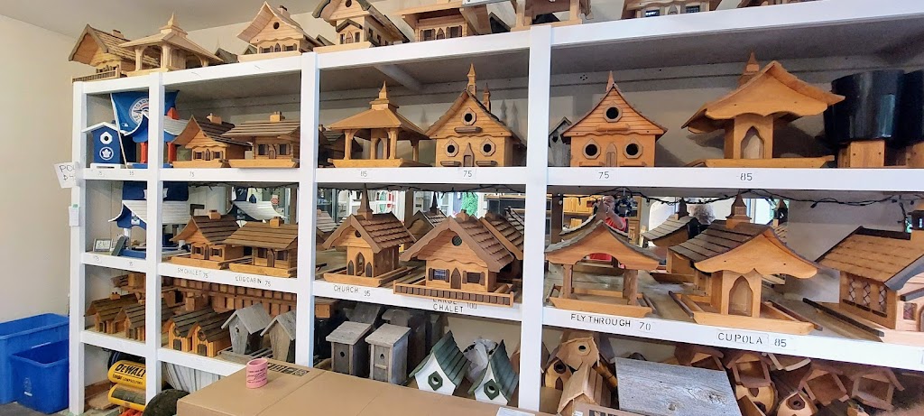 Raglan Bird Feeders | 129 Raglan Rd W, Oshawa, ON L1H 7K4, Canada | Phone: (905) 655-3624