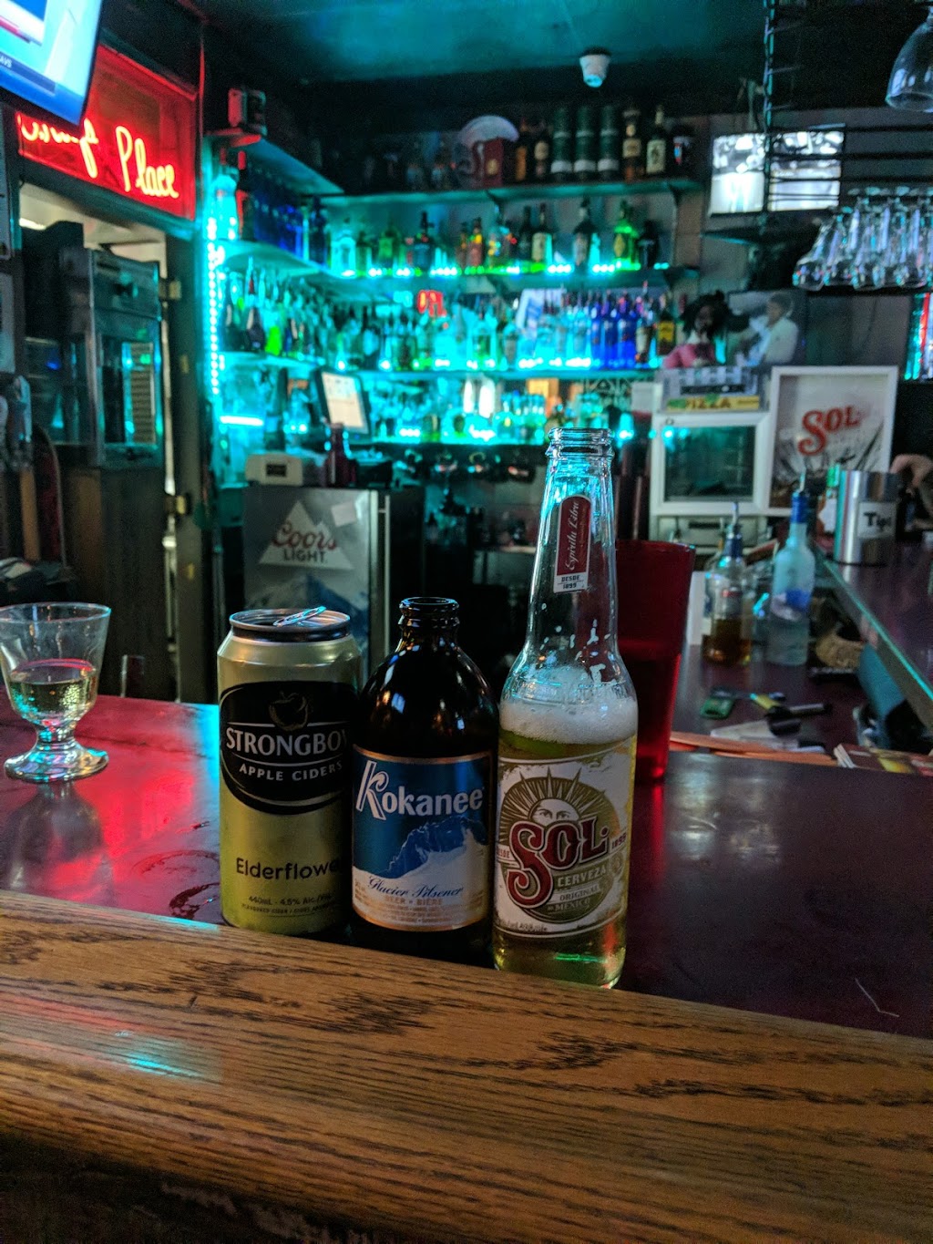 Chiefs Pub & Eatery | 4707 Lakeshore Dr, Sylvan Lake, AB T4S 1A7, Canada | Phone: (403) 887-3475