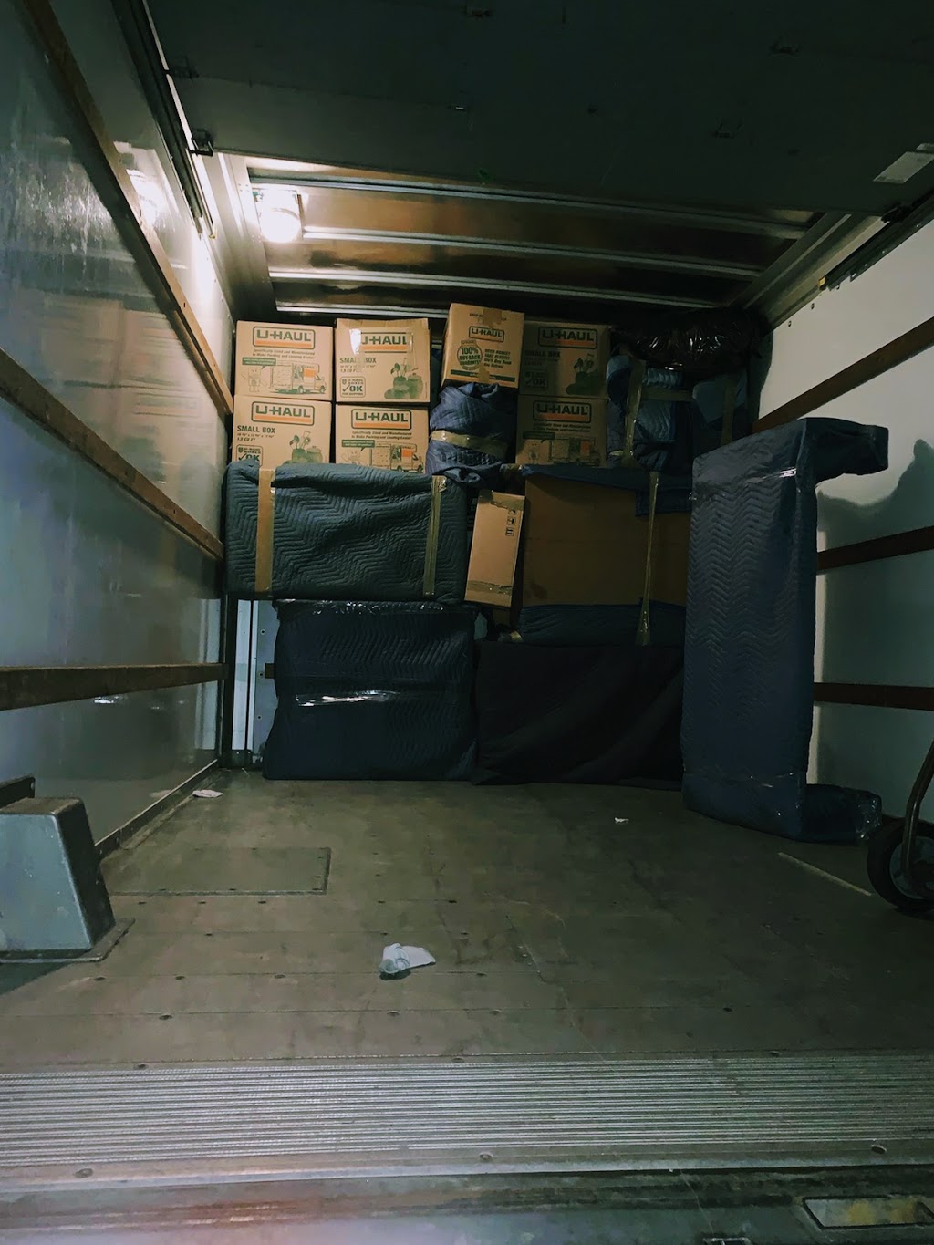 Hands down best movers Ltd | 14128 115 Ave, Surrey, BC V3R 2P6, Canada | Phone: (778) 628-6301