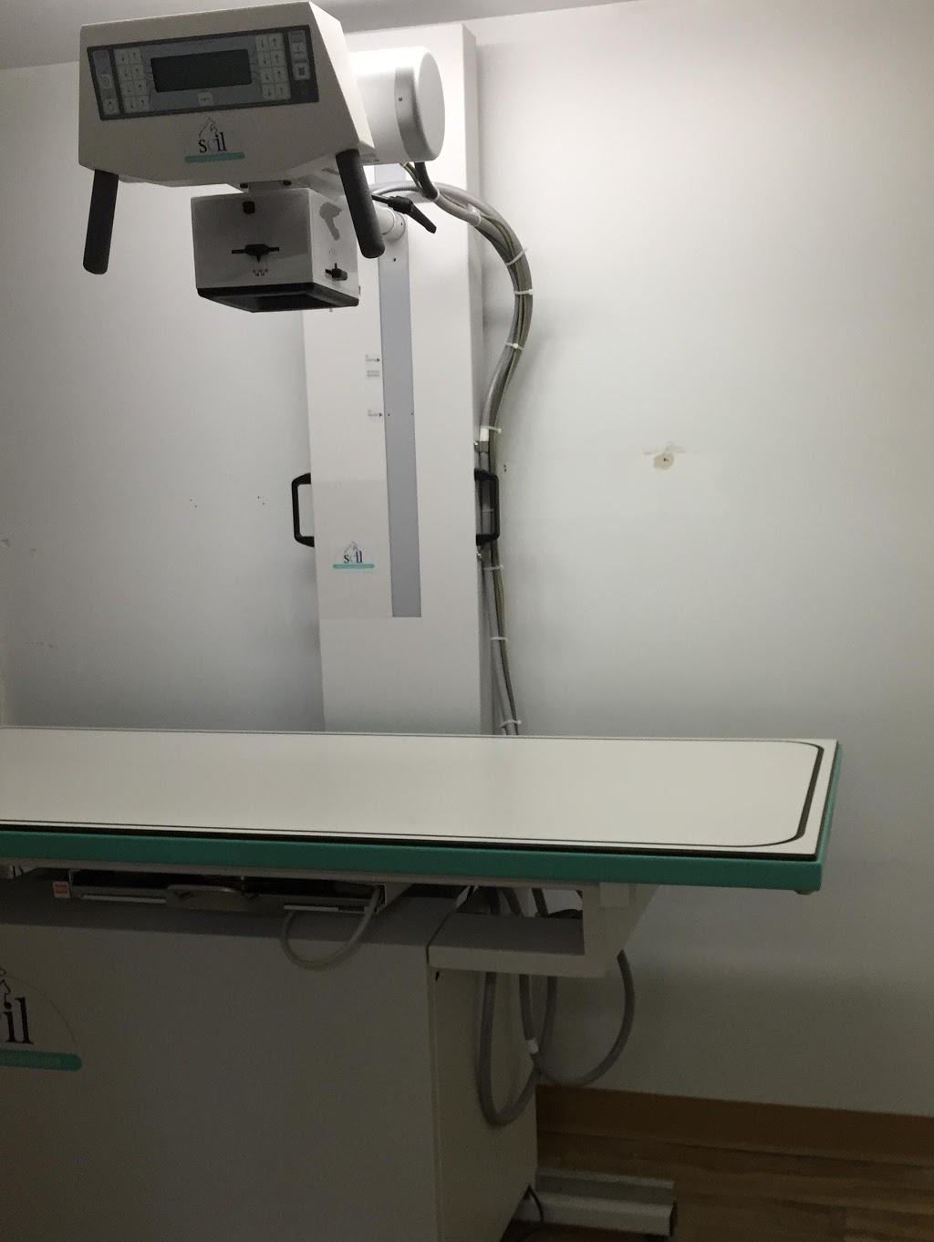 King Hopkins Pet Hospital | 120 Hopkins St, Whitby, ON L1N 2B7, Canada | Phone: (905) 665-6369