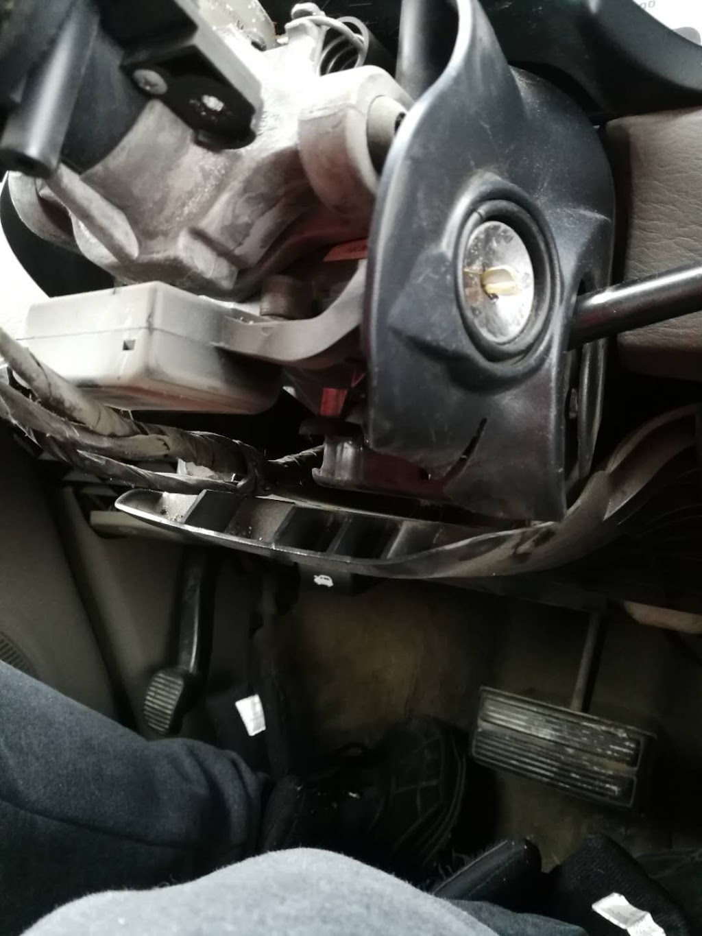Sean Auto Locksmith Ltd | 819 Willowgrove Crescent, Saskatoon, SK S7W 0B1, Canada | Phone: (306) 250-8355
