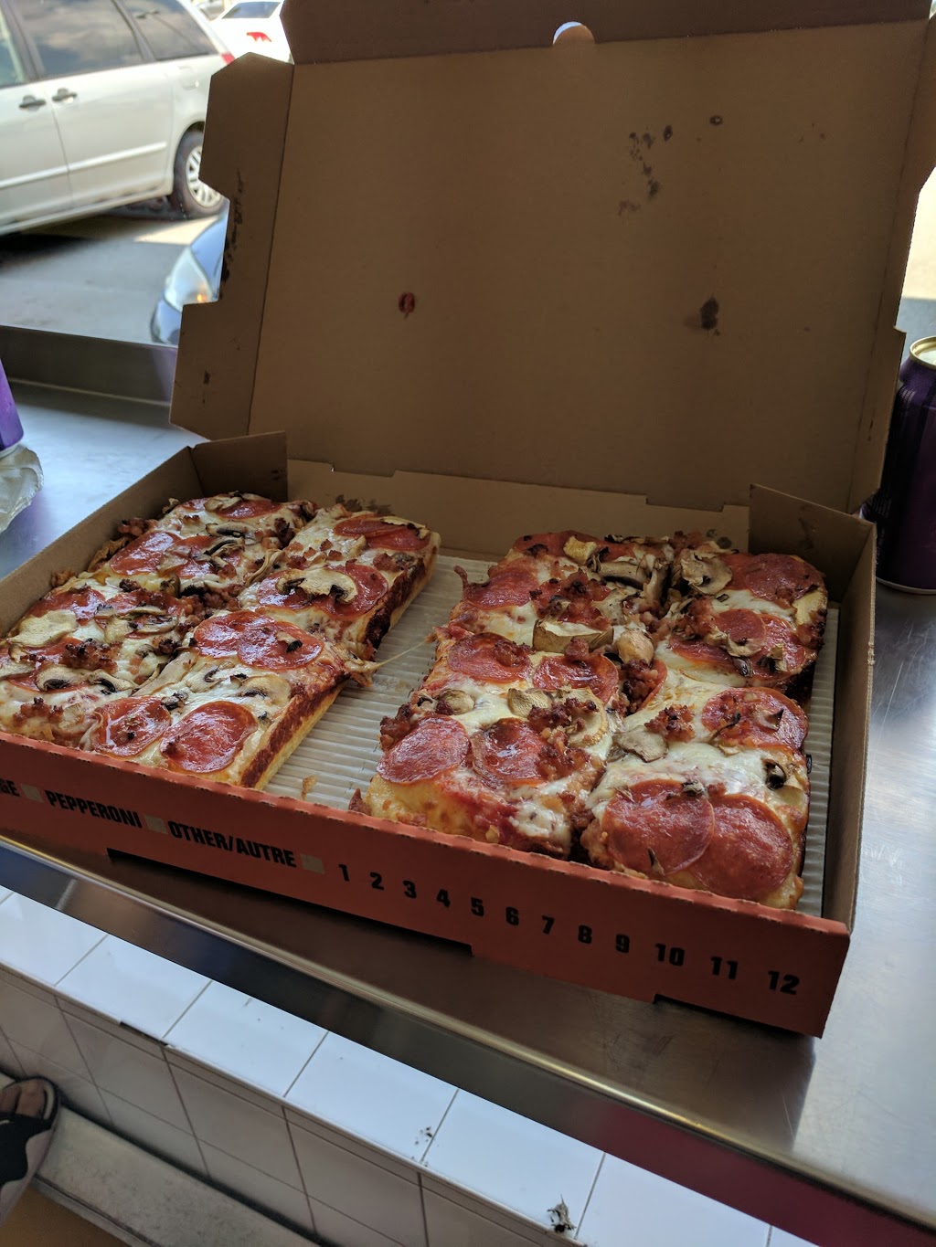 Little Caesars Pizza | meal takeaway | 3066 Boulevard Saint-Charles, Kirkland, QC H9H 3B7, Canada | 5146307357 OR +1 514-630-7357
