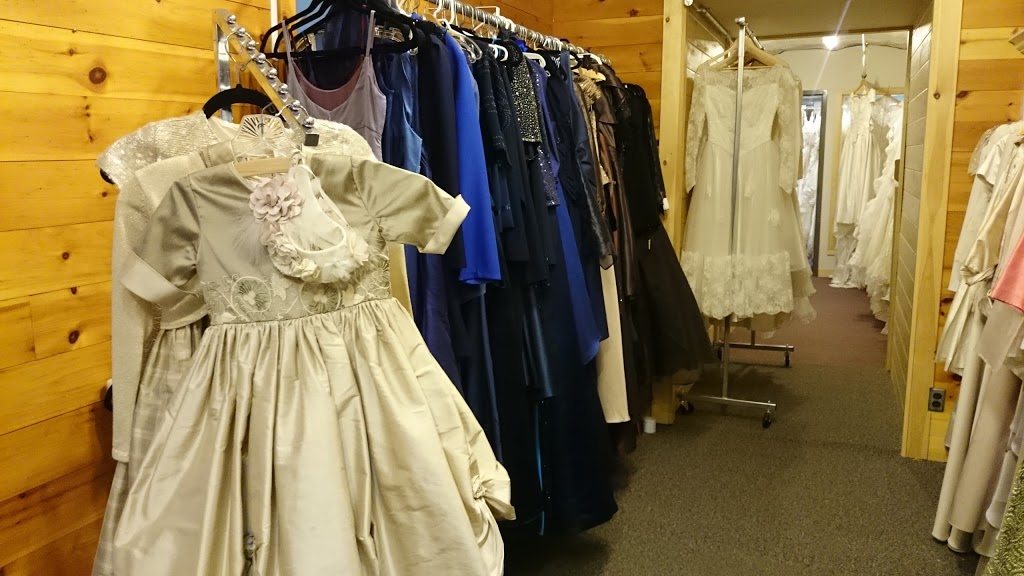 Ginas Closet | 1441 King St N, St. Jacobs, ON N0B 2N0, Canada | Phone: (519) 240-0860
