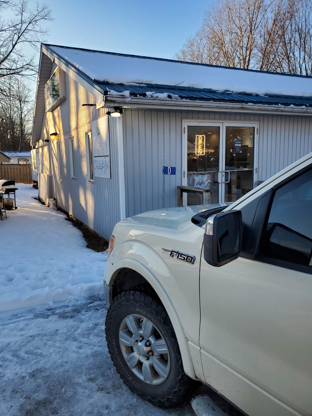 IndigeGifts | 5965 Old Highway 2, Shannonville, ON K0K 3A0, Canada | Phone: (613) 970-3203