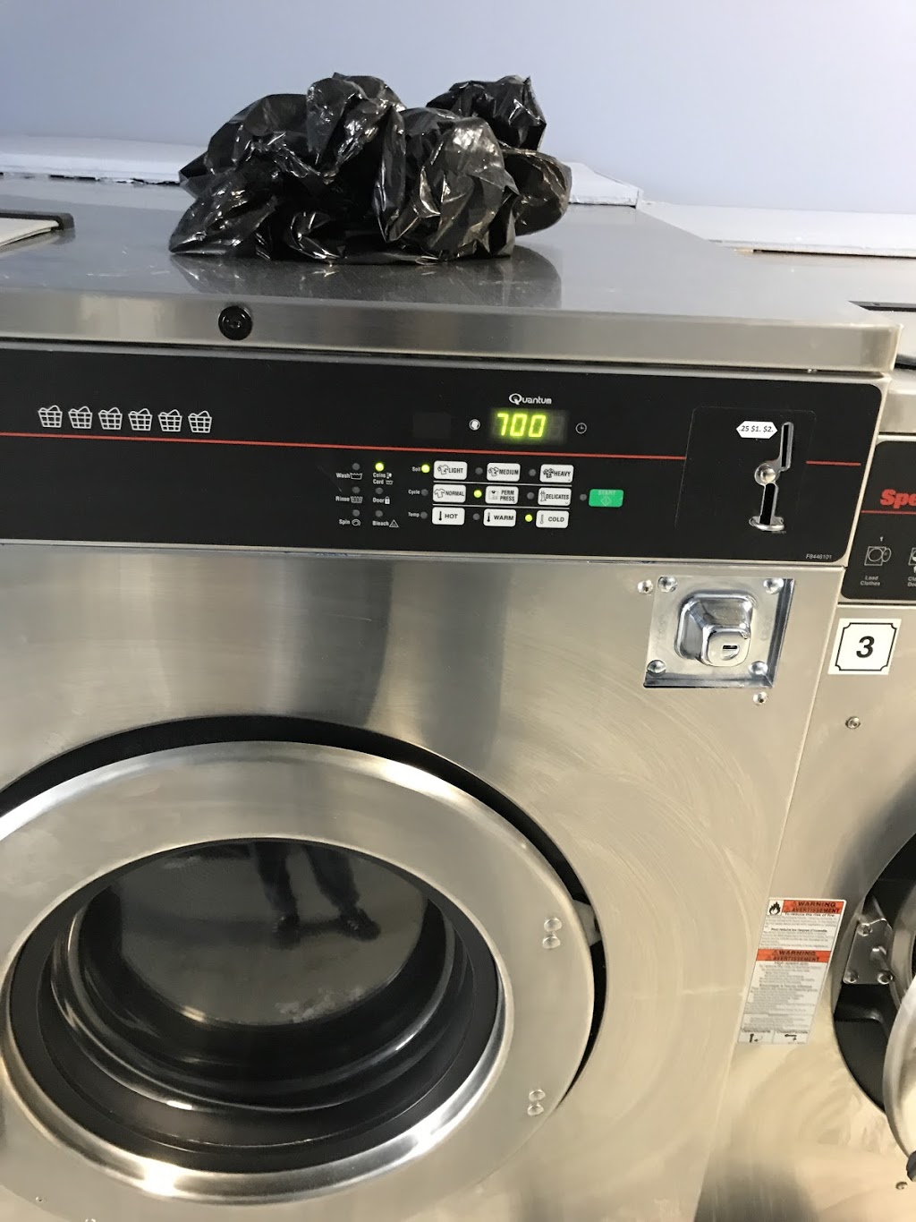 COIN LAUNDRY AND DRY CLEANERS | 20 Dewside Dr #4, Brampton, ON L6R 3C2, Canada | Phone: (647) 391-4032