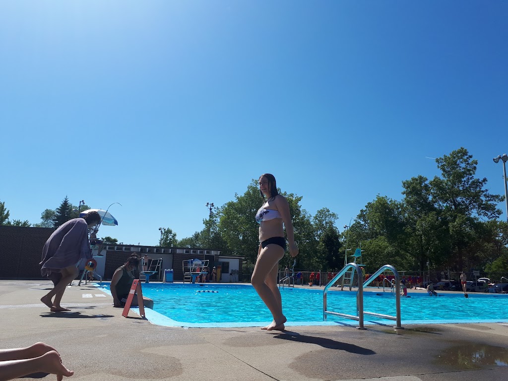 Piscine Raymond-Millar | 222 Bd du Roi-du-Nord, Laval, QC H7L 1W9, Canada | Phone: (450) 628-7009