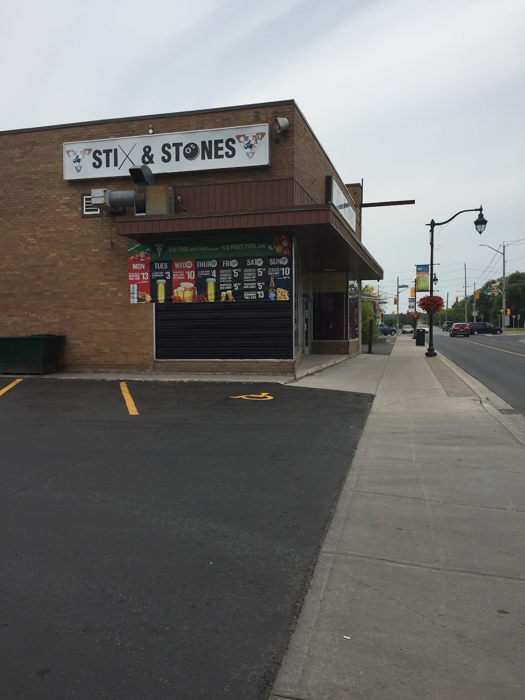 Stix & Stones Billiards | 164 Front St, Trenton, ON K8V 4N8, Canada | Phone: (613) 392-3337