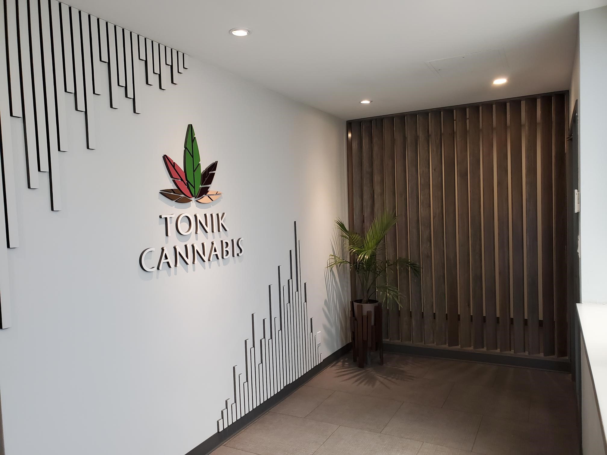 Tonik Cannabis | 560 West St Unit B, Brantford, ON N3R 6M7, Canada | Phone: (519) 304-5040