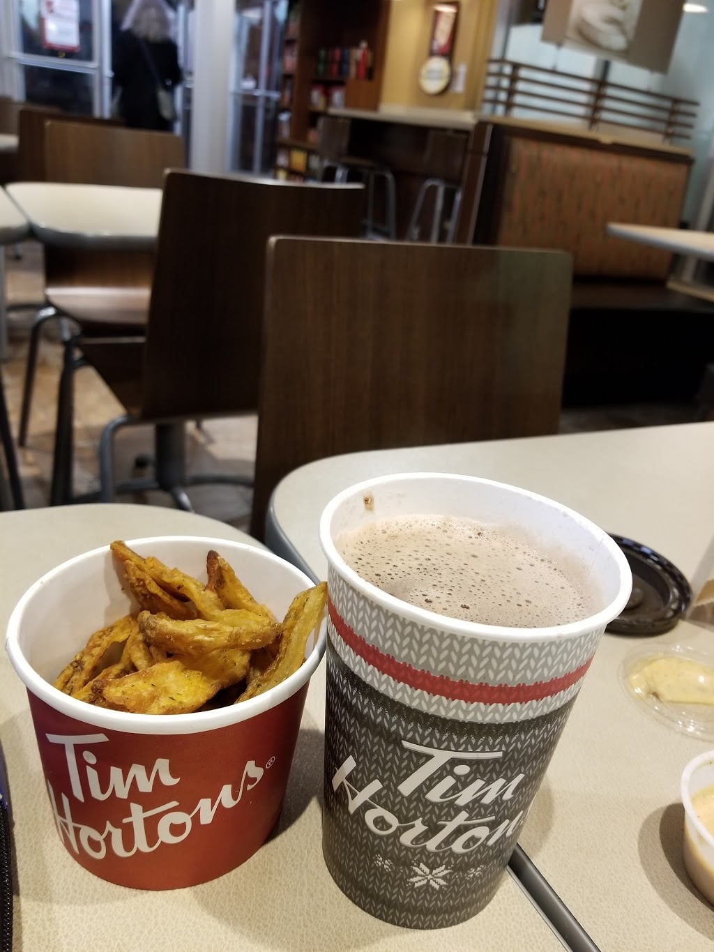 Tim Hortons | 415 Boul De, Boulevard la Vérendrye E, Gatineau, QC J8R 1N2, Canada | Phone: (819) 663-4000