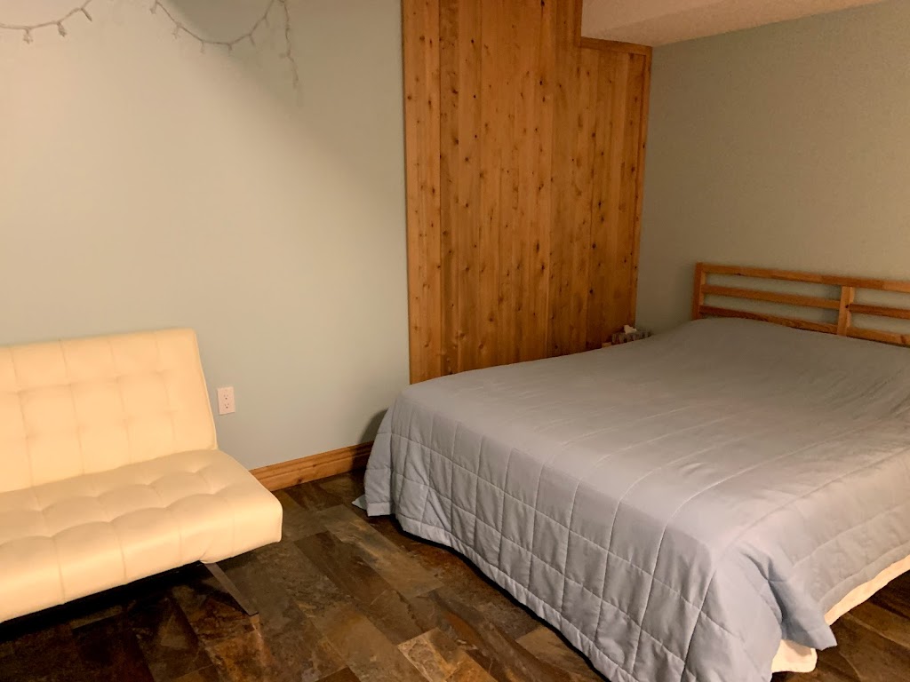 Friendly Owl Bed and Breakfast | 3557 Hwy 6, Lions Head, ON N0H 1W0, Canada | Phone: (519) 793-3940